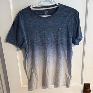 Hollister Men's Short Sleeve Ombre Crew Tee in Navy and White